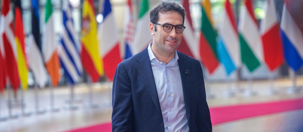 El ministro de Economía español, Carlos Cuerpo, asiste a una reunión de ministros de Finanzas del Eurogrupo
