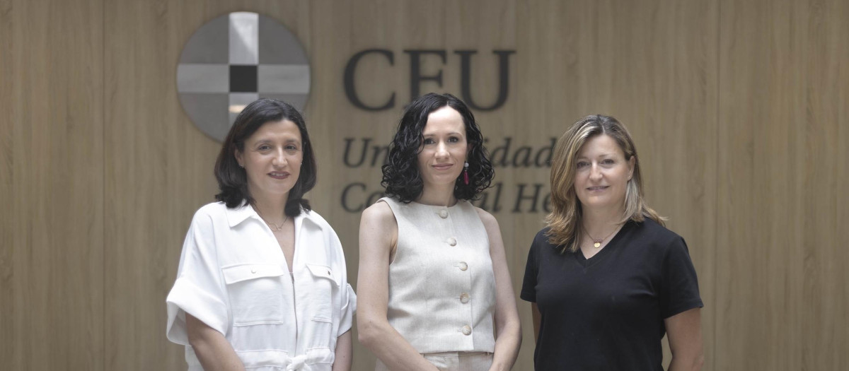 Las profesoras de la CEU UCH Beatriz Rodríguez Díez-Caballero, Laura García-Garcés e Isabel Serra Guillén, investigadoras del proyecto “Delirium Zero”, premiado por la Conferencia Nacional de Decanos de Enfermería (CNDE).
