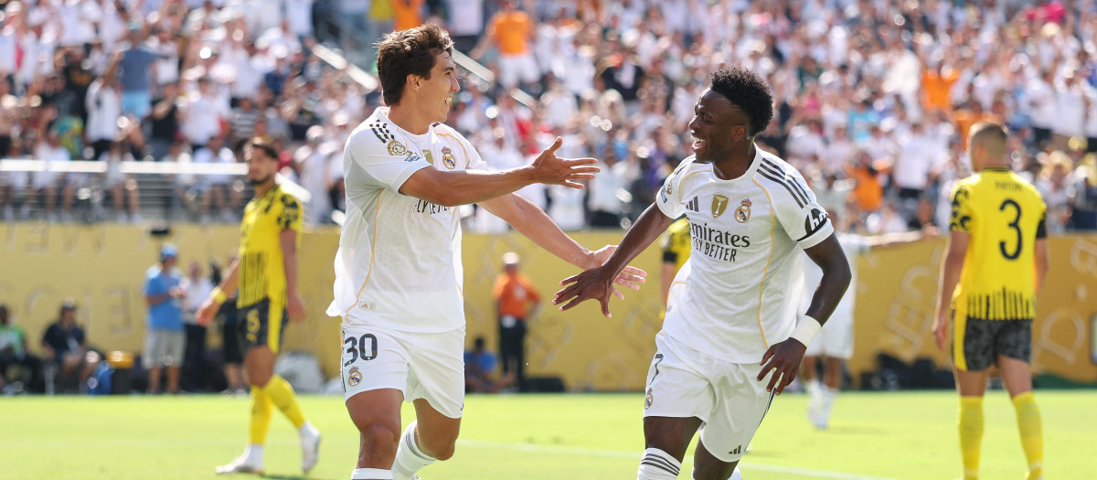 Vinicius y Gonzalo celebran un gol del ariete madrileño