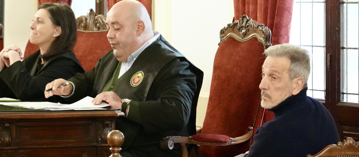 El ex concejal Pedro Muñoz asiste a una vista en la Audiencia Provincial en la que se decide si entra en prisión tras la condena impuesta