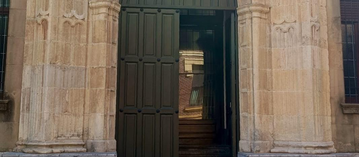 Entrada a la Audiencia Provincial de León, donde tuvo lugar el juicio por el asesinato de una joven en Cembranos