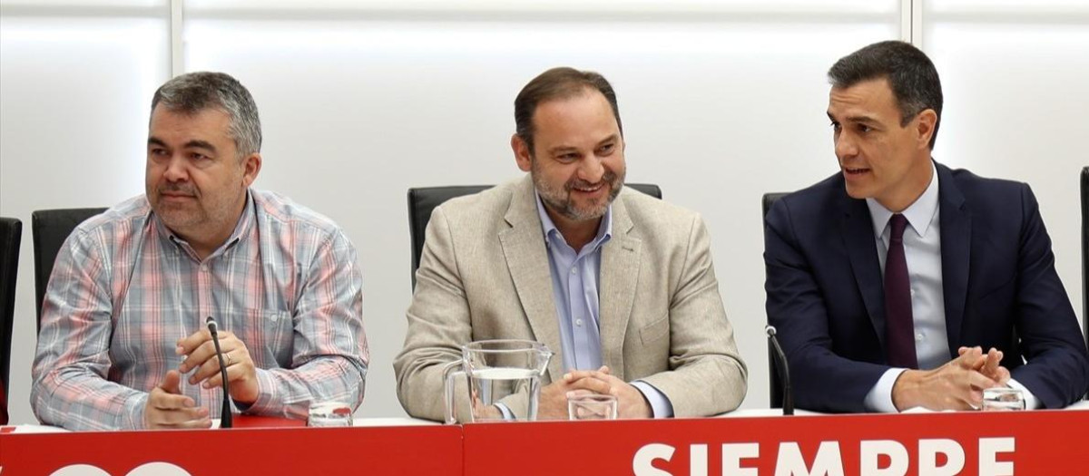 Santos Cerdán, José Luis Ábalos y Pedro Sánchez en una reunión del PSOE
