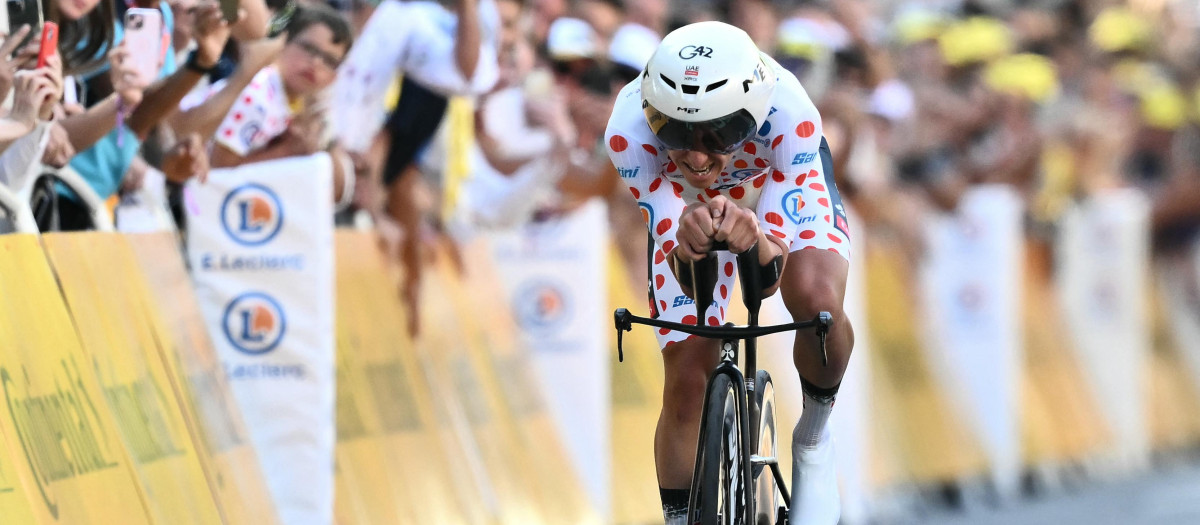 Evenepoel vuela en la crono de Caen y Pogacar da un golpe al Tour y se viste de amarillo