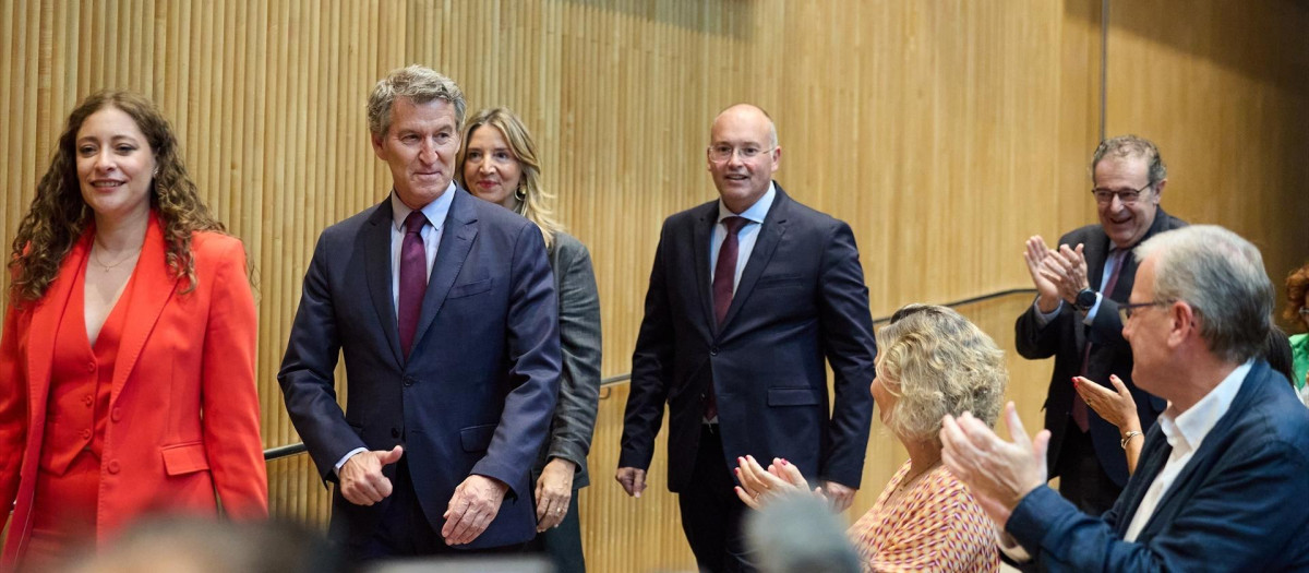 La portavoz del PP en el Congreso, Ester Muñoz; el presidente del PP, Alberto Núñez Feijóo; la portavoz del PP en el Senado, Alicia García, y el secretario general del PP, Miguel Tellado, durante la reunión plenaria de los grupos parlamentarios del Partido Popular del Congreso y del Senado