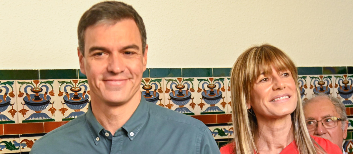 Spanish President Pedro Sanchez and Begoña Gomez during Spanish General Elecctions in Madrid on Sunday, 23 July 2023.