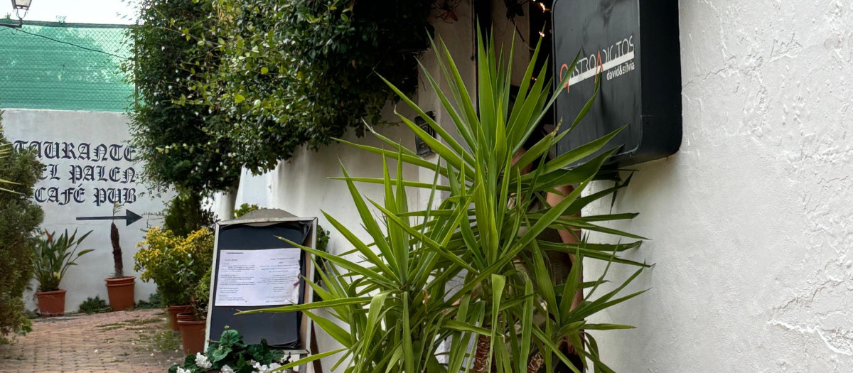 Imagen de la entrada al local de 'Gastroadictos' en Segorbe.