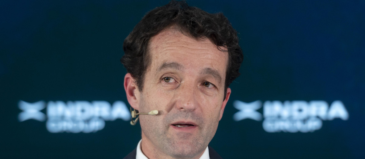 El presidente de Indra Group, Ángel Escribano, durante una rueda de prensa