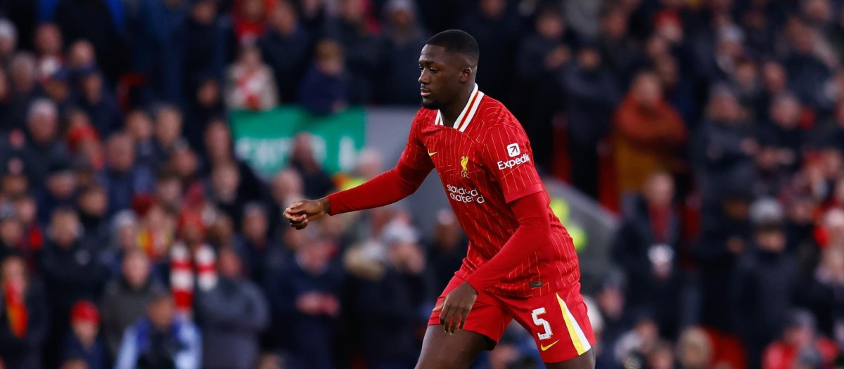 Ibrahima Konate, en un partido con el Liverpool
