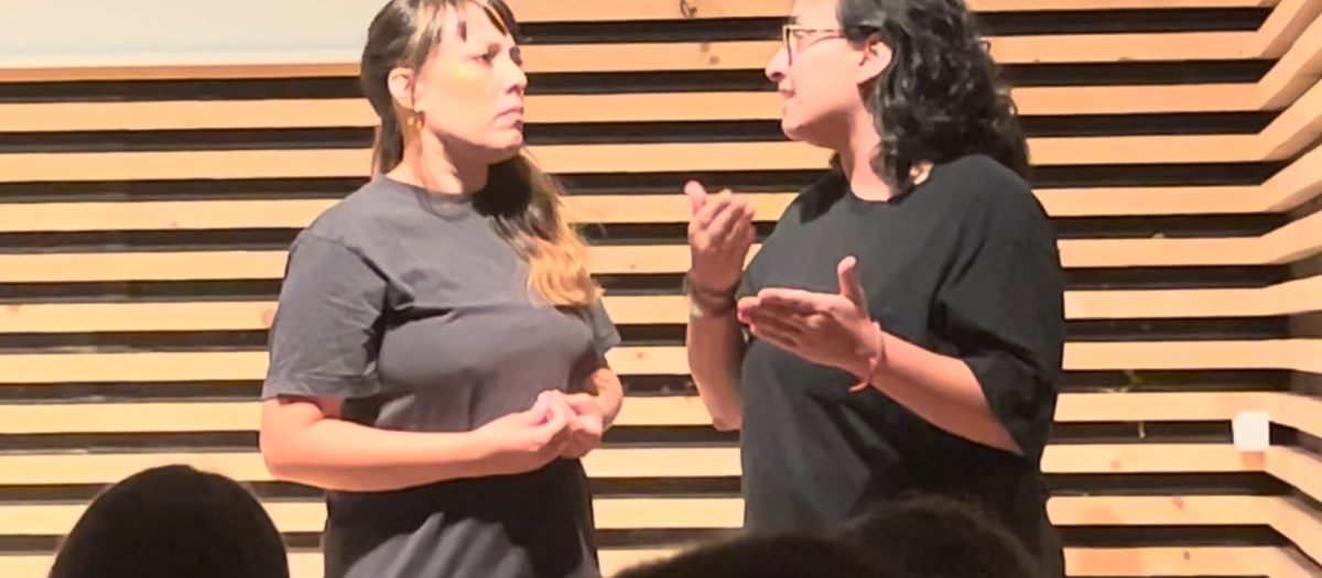 Un momento de la representación de la obra 'Esas latinas'