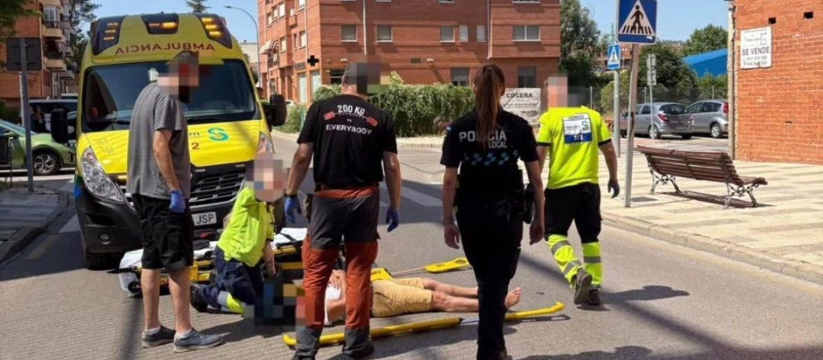 Herido un motorista en una colisión con un turismo en la calle de la ...