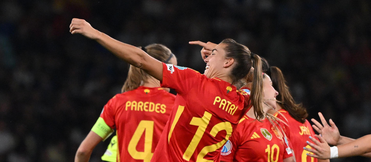 Patricia Guijarro celebra el segundo gol de España