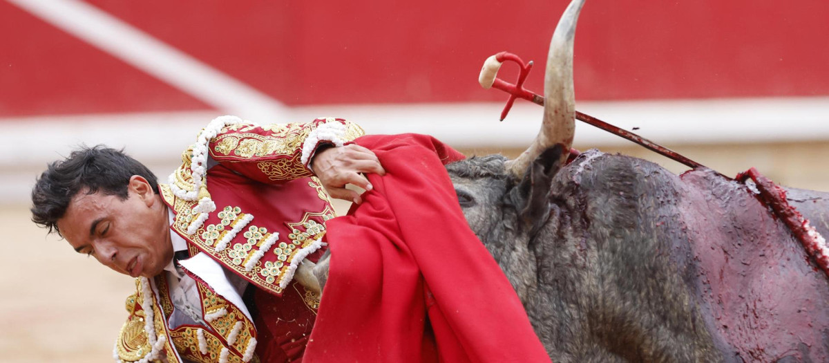 Juan de Castilla durante la lidia a su primer toro de la tarde