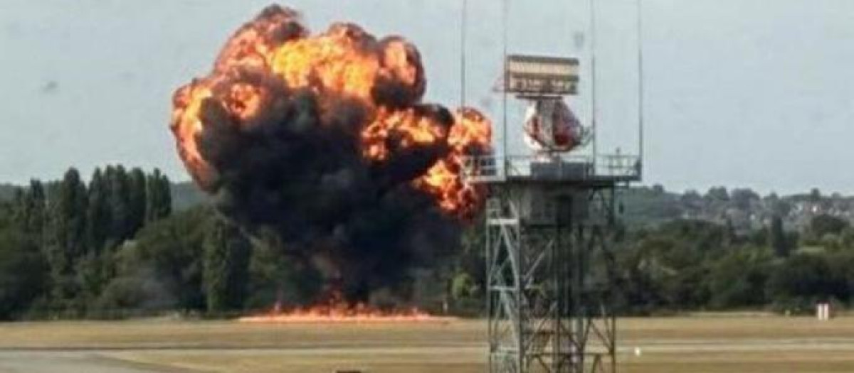 Explosión tras el accidente de la aeronave
