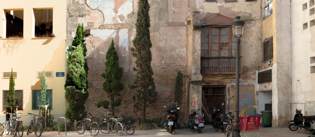 Imagen de un cuadro de la fachada principal de la antigua fábrica de curtidos