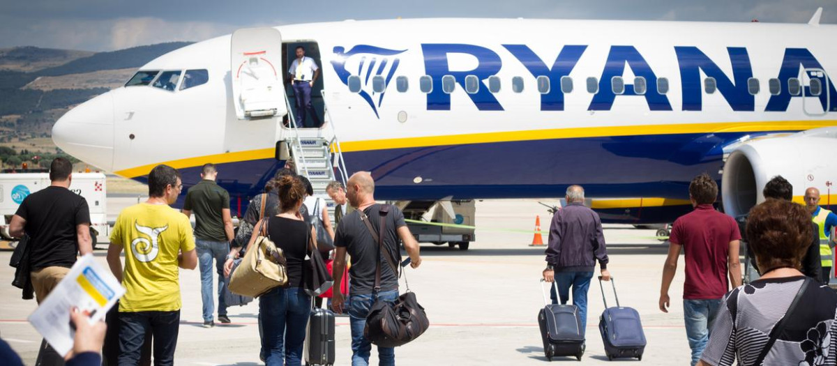 Pasajeros embarcando en un vuelo de Ryanair