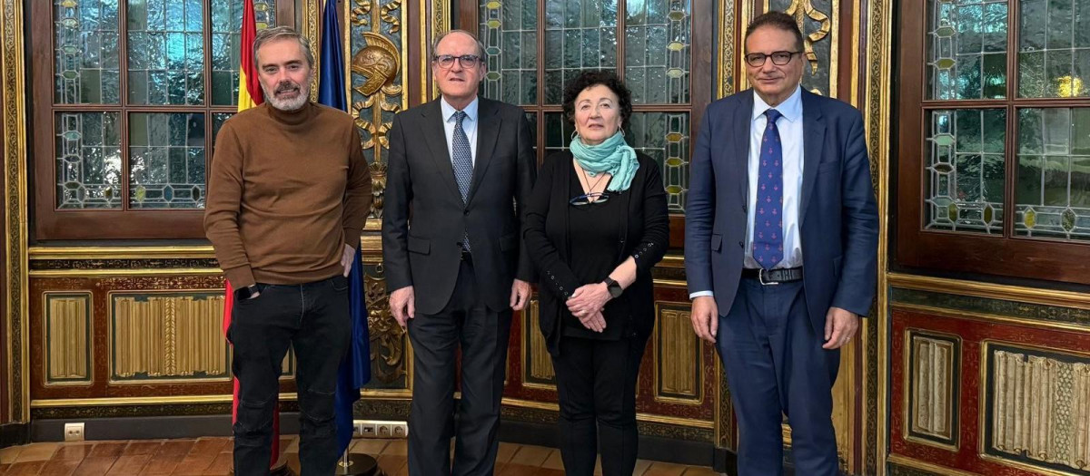 María Bueno, presidenta de Alumbra, junto al Defensor del Pueblo, Ángel Gabilondo