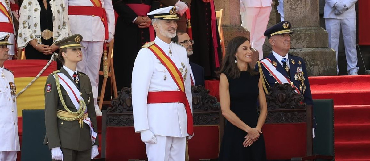 Los Reyes y la Princesa de Asturias en la entrega de despachos en Marín el año pasado