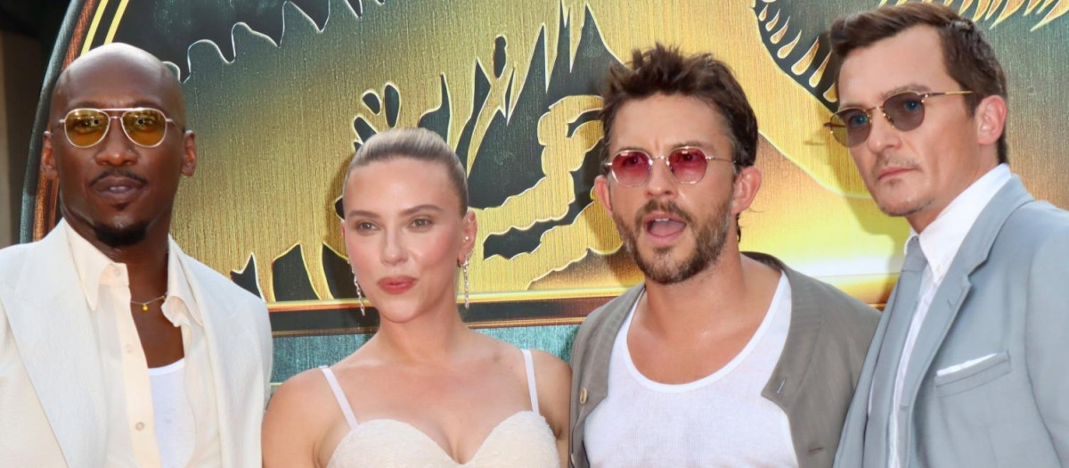 Mahershala Ali, Scarlett Johansson, Jonathan Bailey y Rupert Friend en la premier de Jurassic World: El renacer