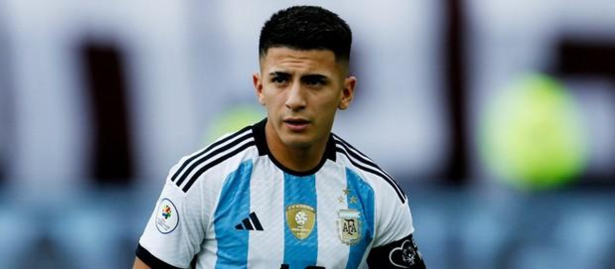 Thiago Almada, en un partido con la selección argentina
