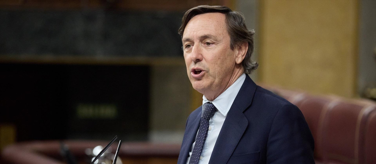 El senador del PP, Rafa Hernando, durante una sesión plenaria, en el Congreso de los Diputados
