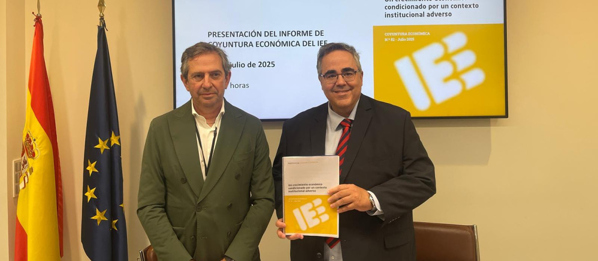 El presidente del IEE, Íñigo Fernández de Mesa, y su director general, Gregorio Izquierdo.
