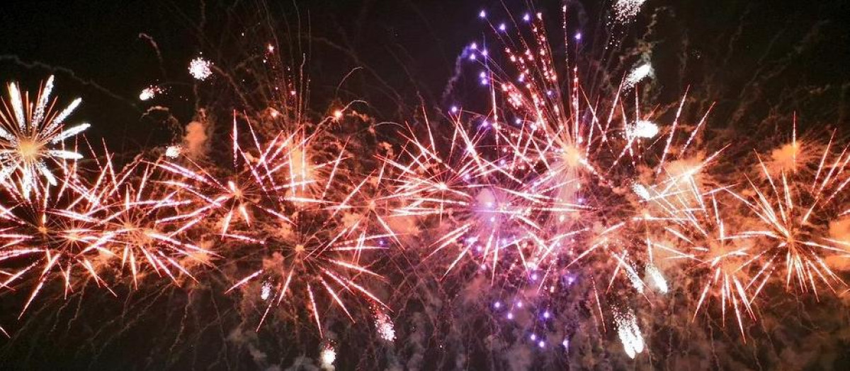 Imagen de un castillo de fuegos artificiales en Valencia.