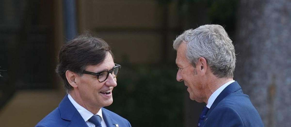 El ministro de Política Territorial, Ángel Víctor Torres; el presidente de la Generalitat, Salvador Illa y el presidente de Galicia, Alfonso Rueda