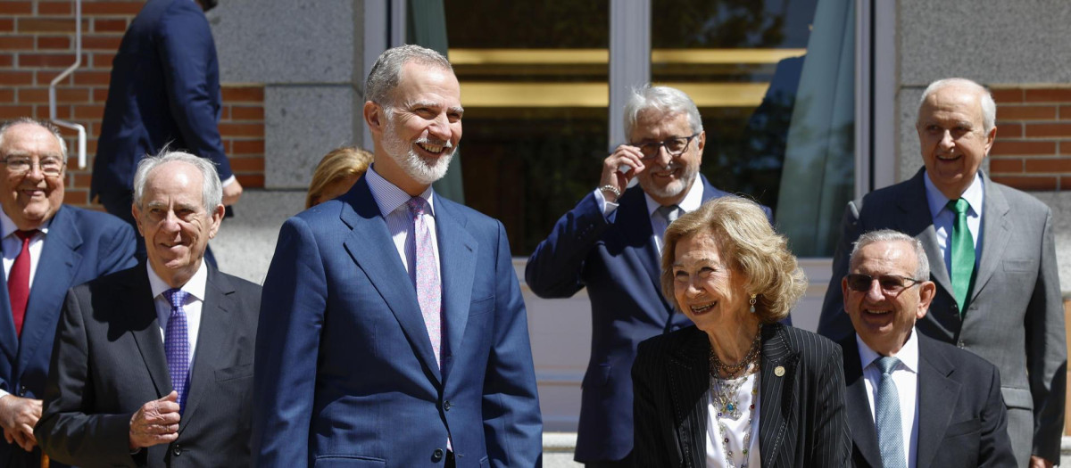 El Rey Felipe y la Reina Sofía reciben en audiencia al Comité Ejecutivo de FESBAL en La Zarzuela
