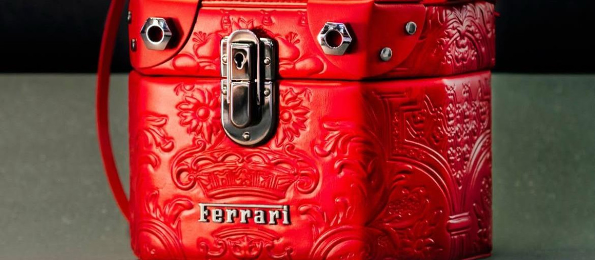 Bolso fabricado para Ferrari
