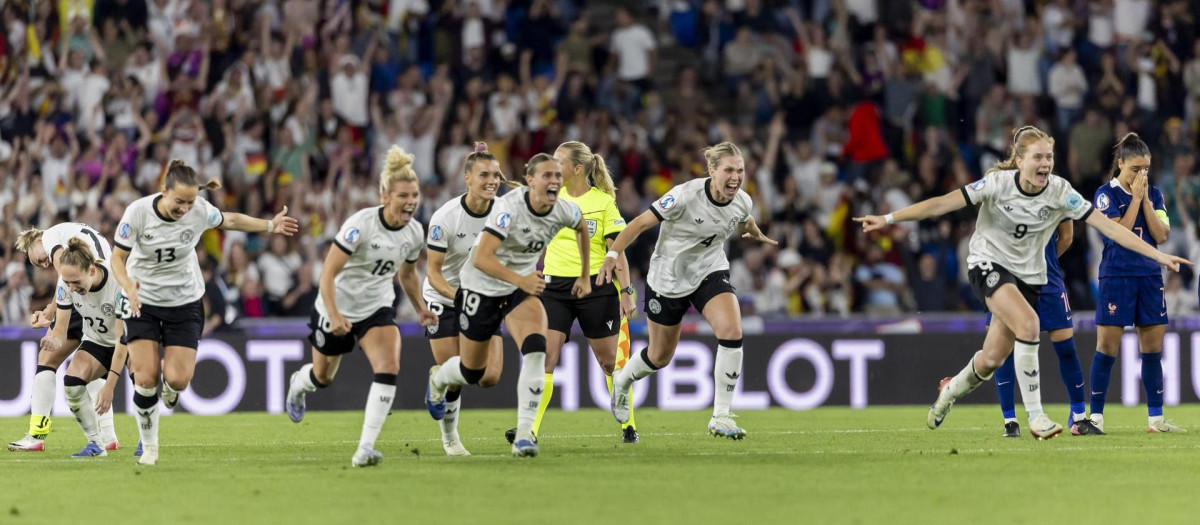 Las jugadoras alemanas celebran el pase a la semifinal de la Euro 2025 ante Francia