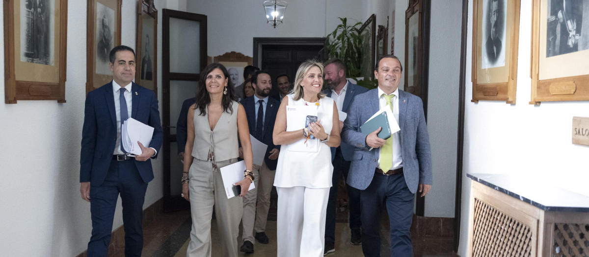 Imagen de Marta Barrachina junto a vicepresidentes de la Diputación de Castellón