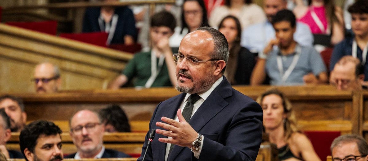 Alejandro Fernández en el pleno del Parlament