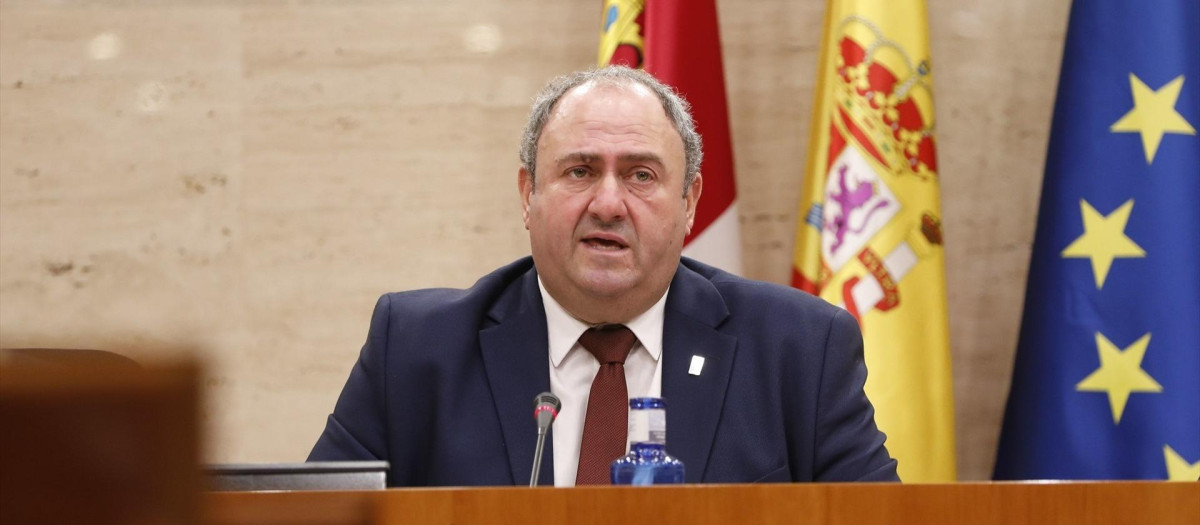 (Foto de ARCHIVO)
El consejero de Agricultura, Ganadería y Desarrollo Rural, Julián Martínez Lizán

REMITIDA / HANDOUT por CORTES C-LM
Fotografía remitida a medios de comunicación exclusivamente para ilustrar la noticia a la que hace referencia la imagen, y citando la procedencia de la imagen en la firma
22/11/2024