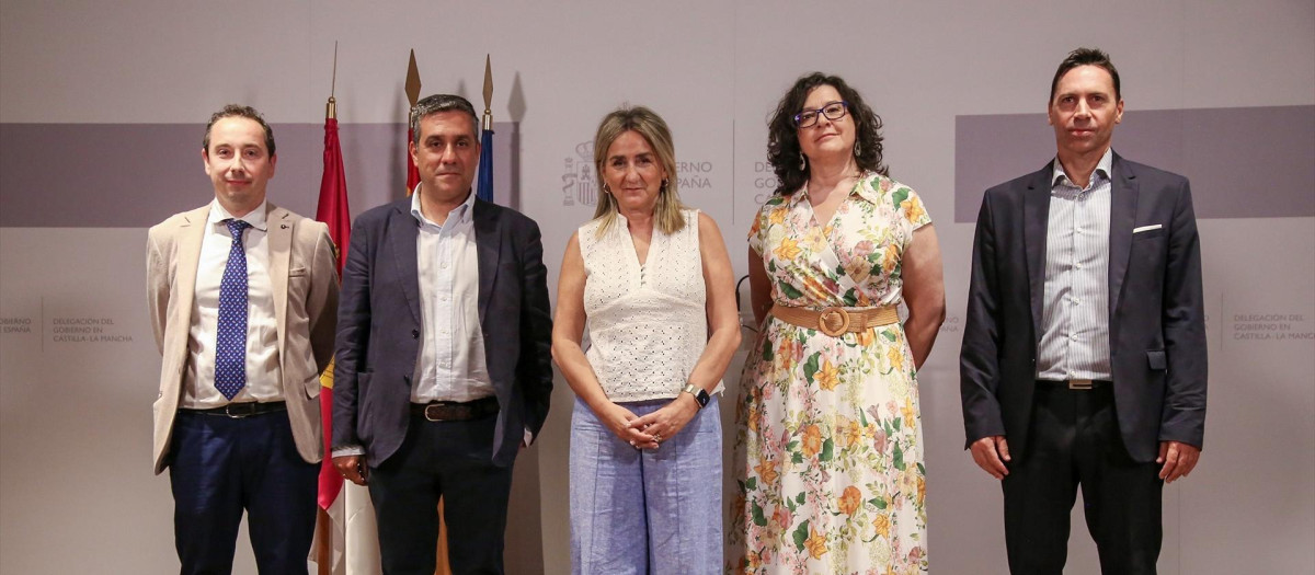 La delegada del Gobierno de España en Castilla-La Mancha, Milagros Tolón, ha presidido este jueves una reunión de trabajo, sobre el impacto de aranceles.

REMITIDA / HANDOUT por DELEGACION DEL GOBIERNO
Fotografía remitida a medios de comunicación exclusivamente para ilustrar la noticia a la que hace referencia la imagen, y citando la procedencia de la imagen en la firma
24/7/2025