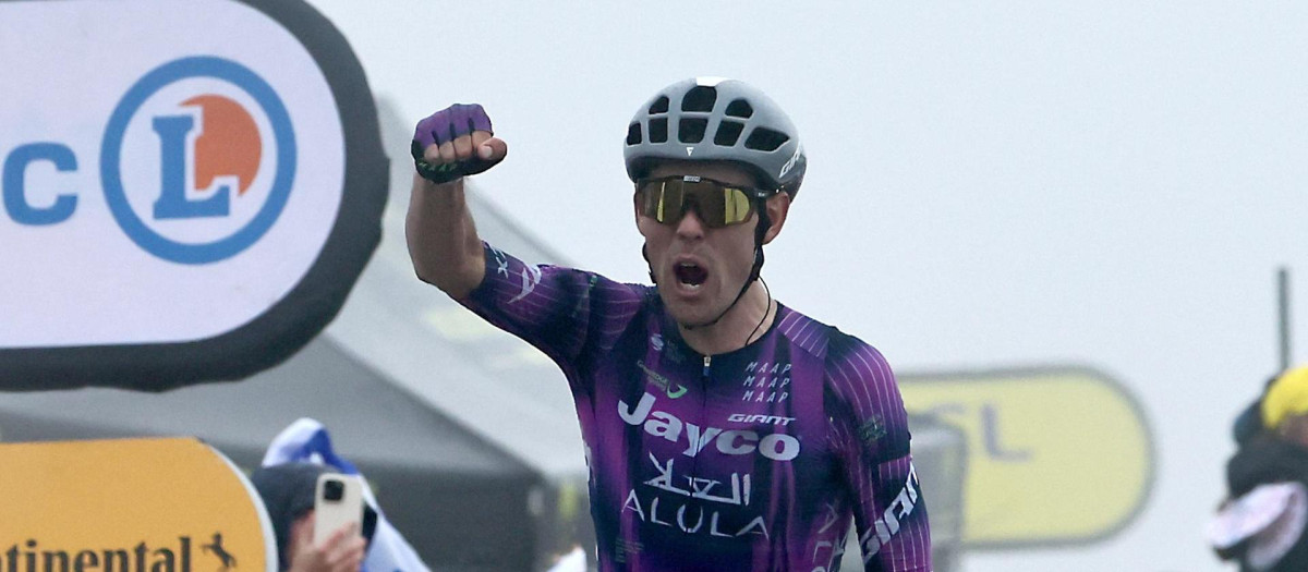 Ben O'Connor se llevó la etapa que concluyó en el Col de la Loze