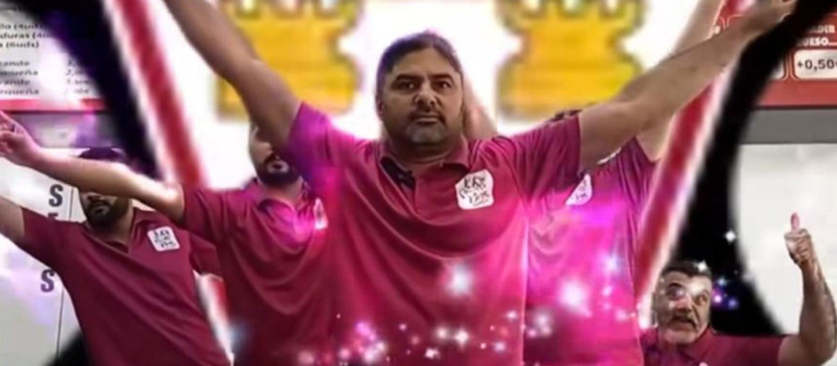 Khan Kebab en una colaboración con el Albacete Balompié