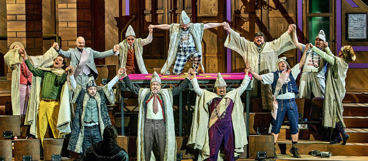 El Festival de Bayreuth se abrió este viernes con el estreno de una nueva versión de Los Maestros Cantores de Núremberg, con dirección musical de Daniele Gatti y dirección escénica de Matthias Davids