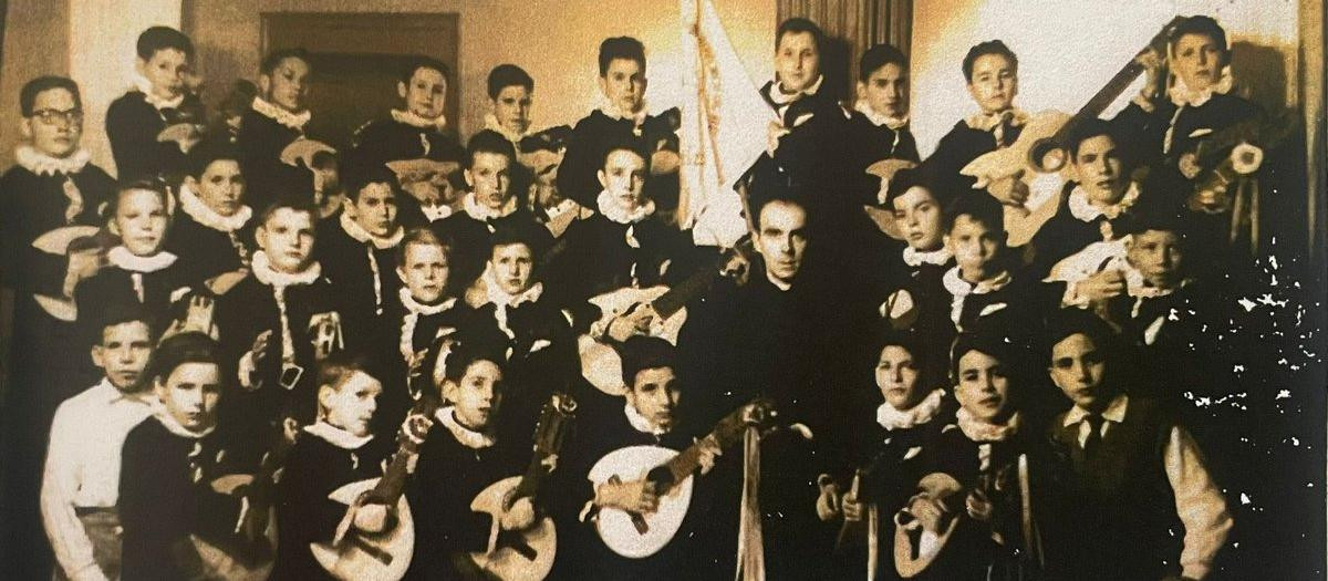 Don Juan Novo, con la rondalla de San Lorenzo