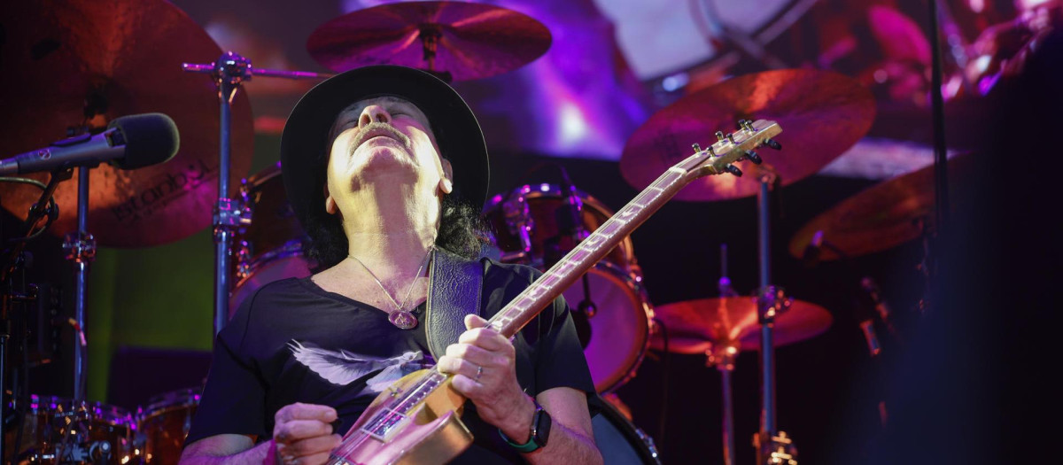 Carlos Santana durante su concierto en las Noches del Botánico
