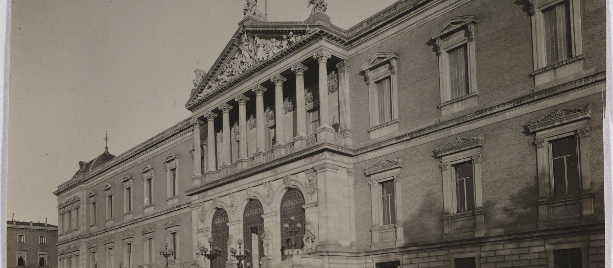 Fachada de la Biblioteca Nacional
