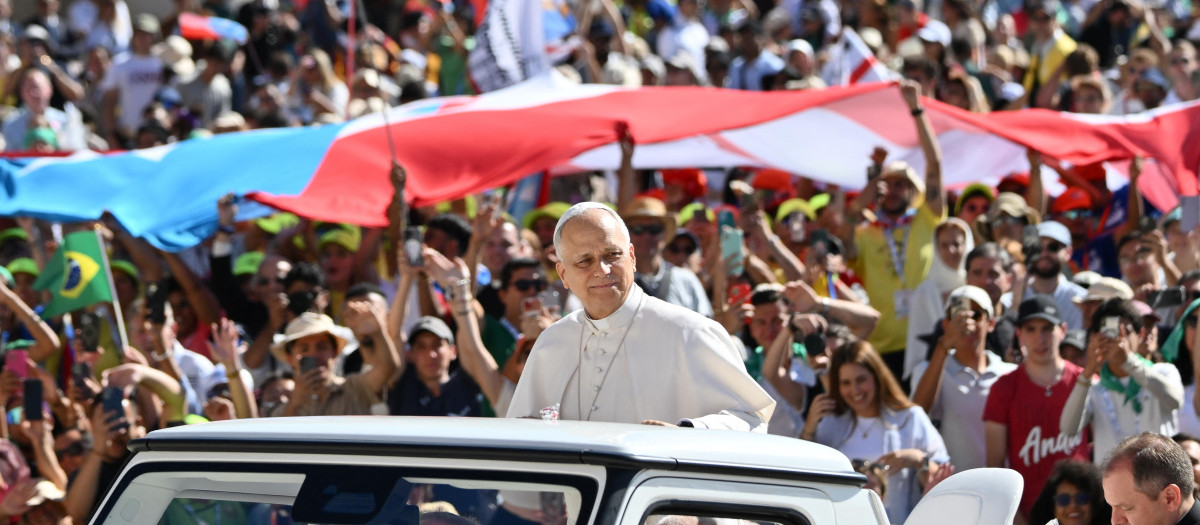 Pope Leo XIV arrives for a general audience at St. Peters square in the Vatican on July 30, 2025. (Photo by Alberto PIZZOLI / AFP)