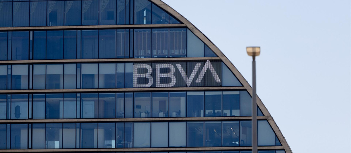 Fachada de la sede de BBVA en Madrid.