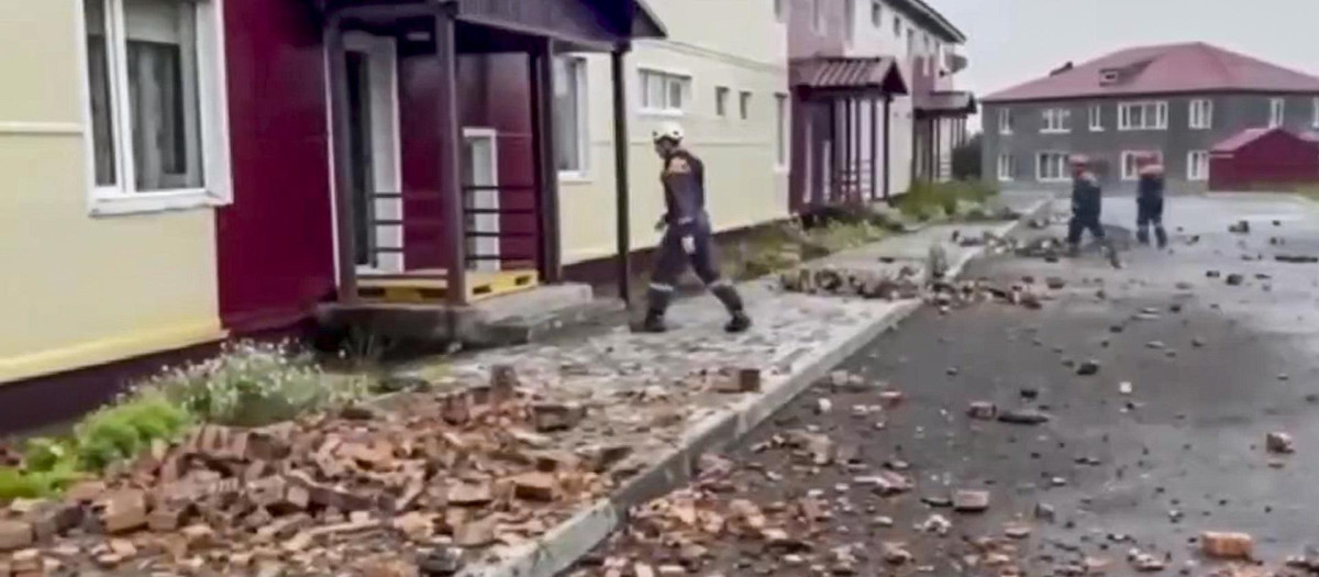 Imagen de varias viviendas afectadas por el terremoto en Kamchatka