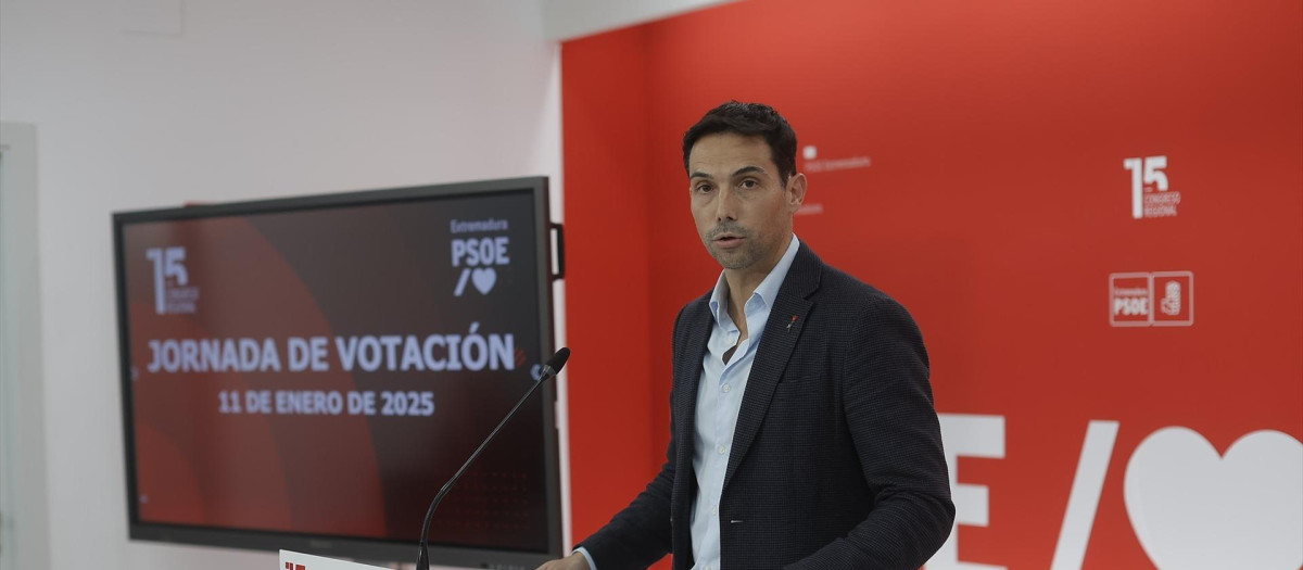 El secretario de organización del PSOE de Extremadura, Manuel Borrego