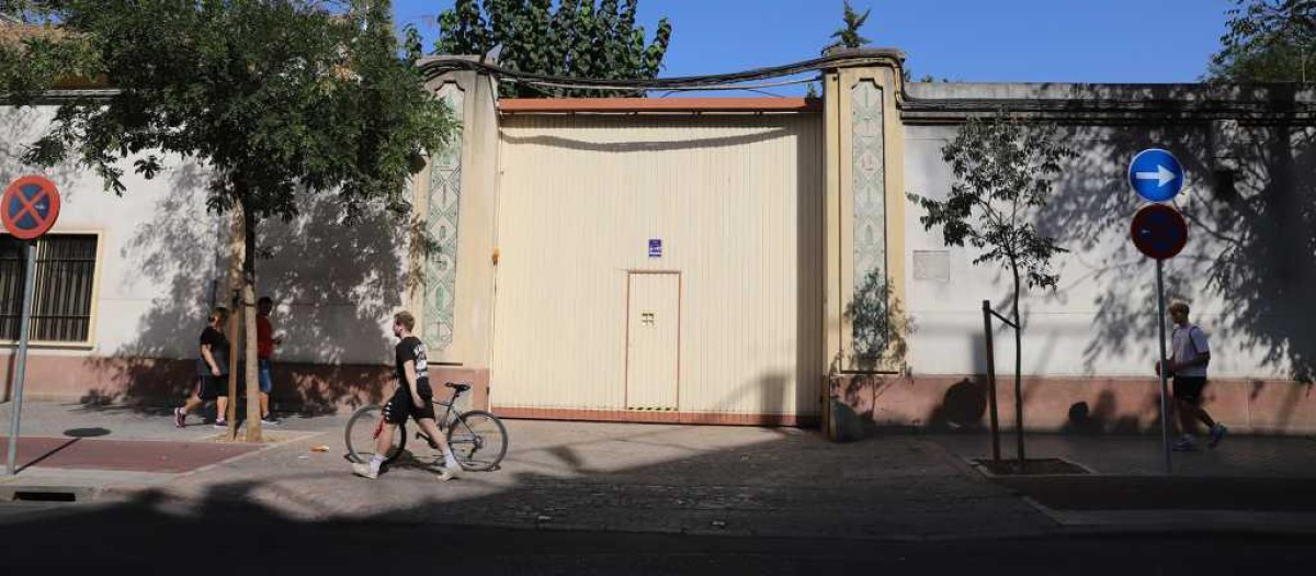 Acceso de la antigua Farmacia Militar