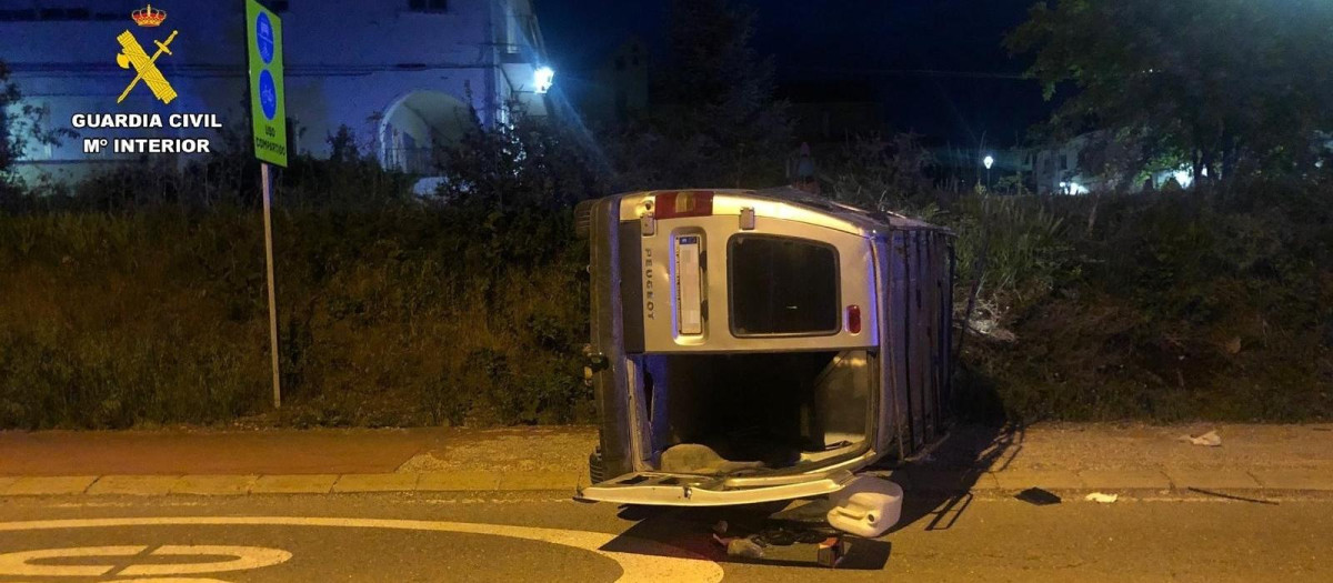 Furgoneta robada en Burgos

REMITIDA / HANDOUT por SUB GBNO EN PALENCIA
Fotografía remitida a medios de comunicación exclusivamente para ilustrar la noticia a la que hace referencia la imagen, y citando la procedencia de la imagen en la firma
01/8/2025