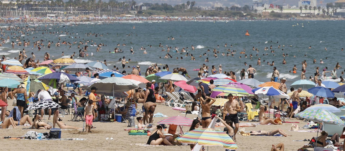 Imagen tomada este sábado de la playa de Las Arenas, en Valencia