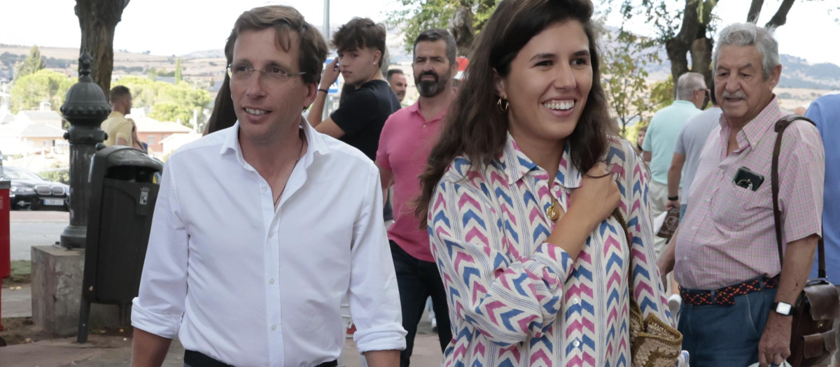 El politico Jose Luis Martinez Almeida y Teresa Urquijo en Colmenar Viejo