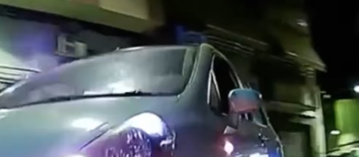 Imagen de un Toyota acosando a otro coche en San Vicente del Raspeig, Alicante