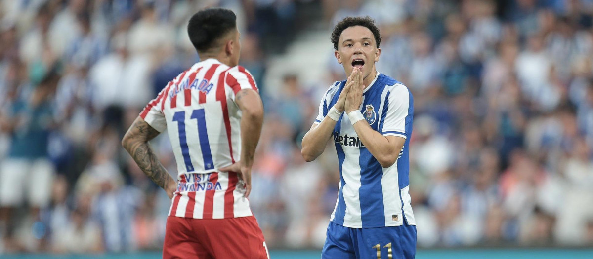 El Atlético de Madrid muestra carencias estructurales en su debut veraniego ante el Oporto